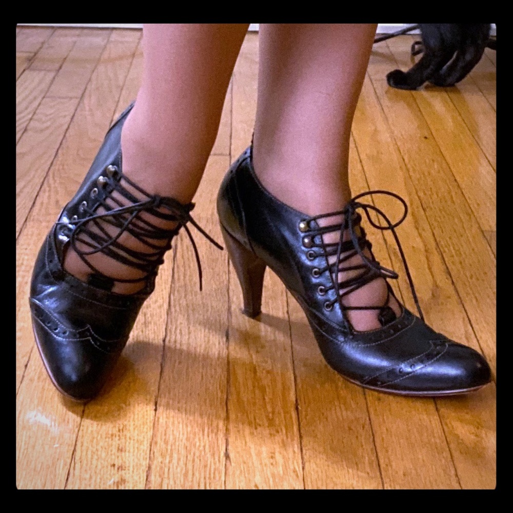 Fluevog Chamomile lace up pumps - Picture 1 of 8